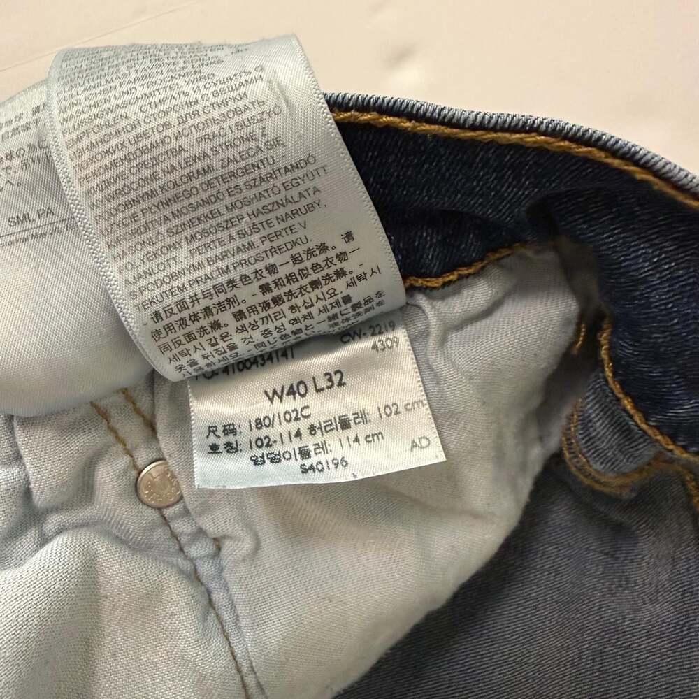 Levi's 502 Regular Taper Cut-Off Raw Hem Denim Shorts Size W40 - Picture 9 of 15